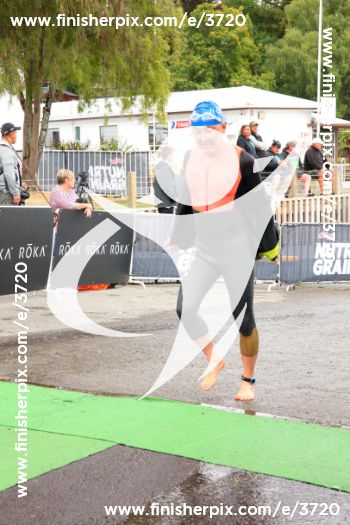 3720_008907 | Swim